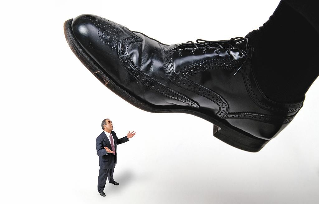 Érdemeik tiszteletben tartása mellett