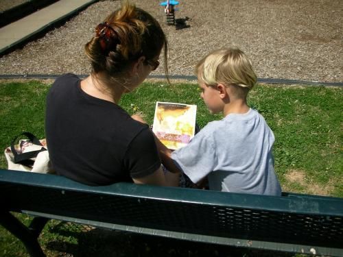 Jót tesz a gyereknek, ha olvasnak neki