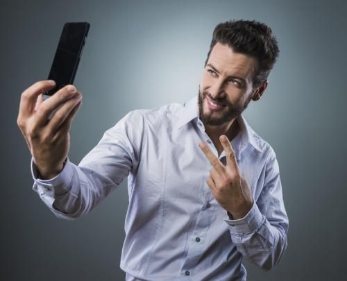 A nárcisztikus személyek népszerűsége csak ideig-óráig tart