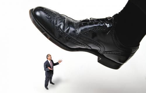 Érdemeik tiszteletben tartása mellett