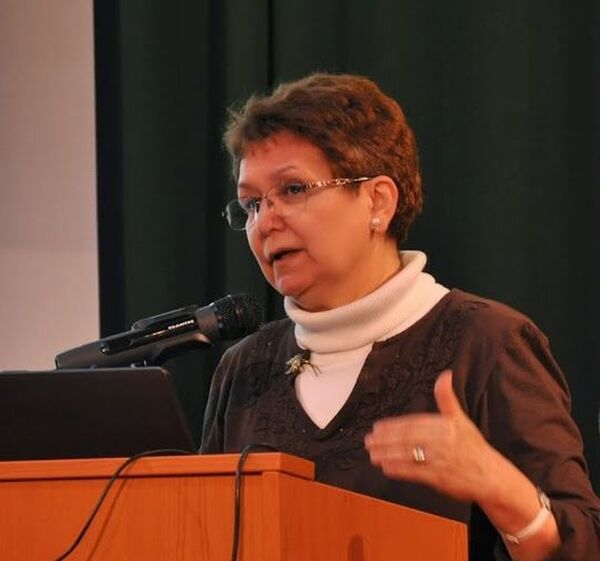 V. Komlósi Annamária