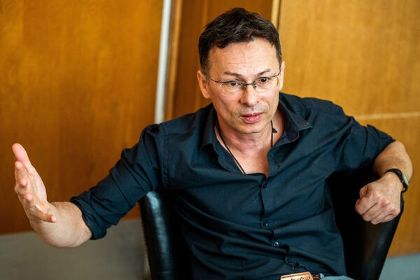 Interjú dr. Purebl Györggyel