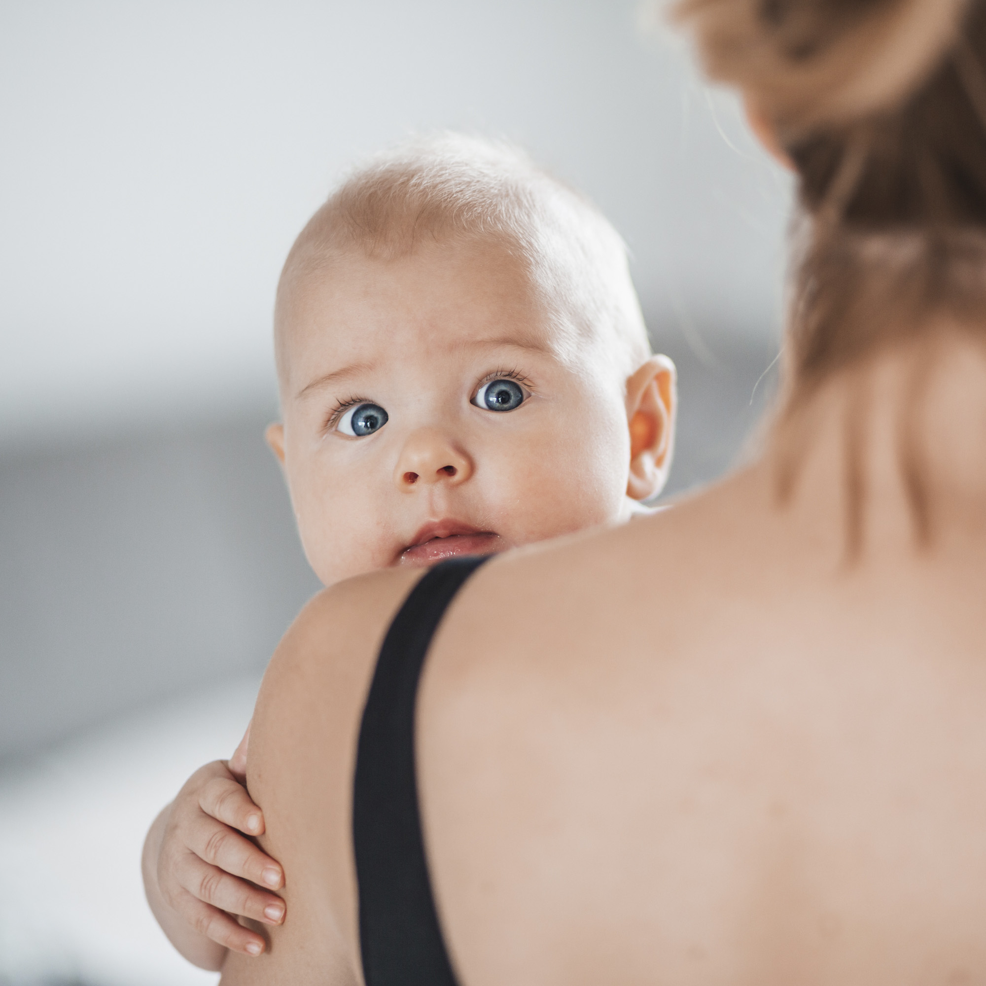 Szül?-csecsem? szinkronjelenségek összefüggései