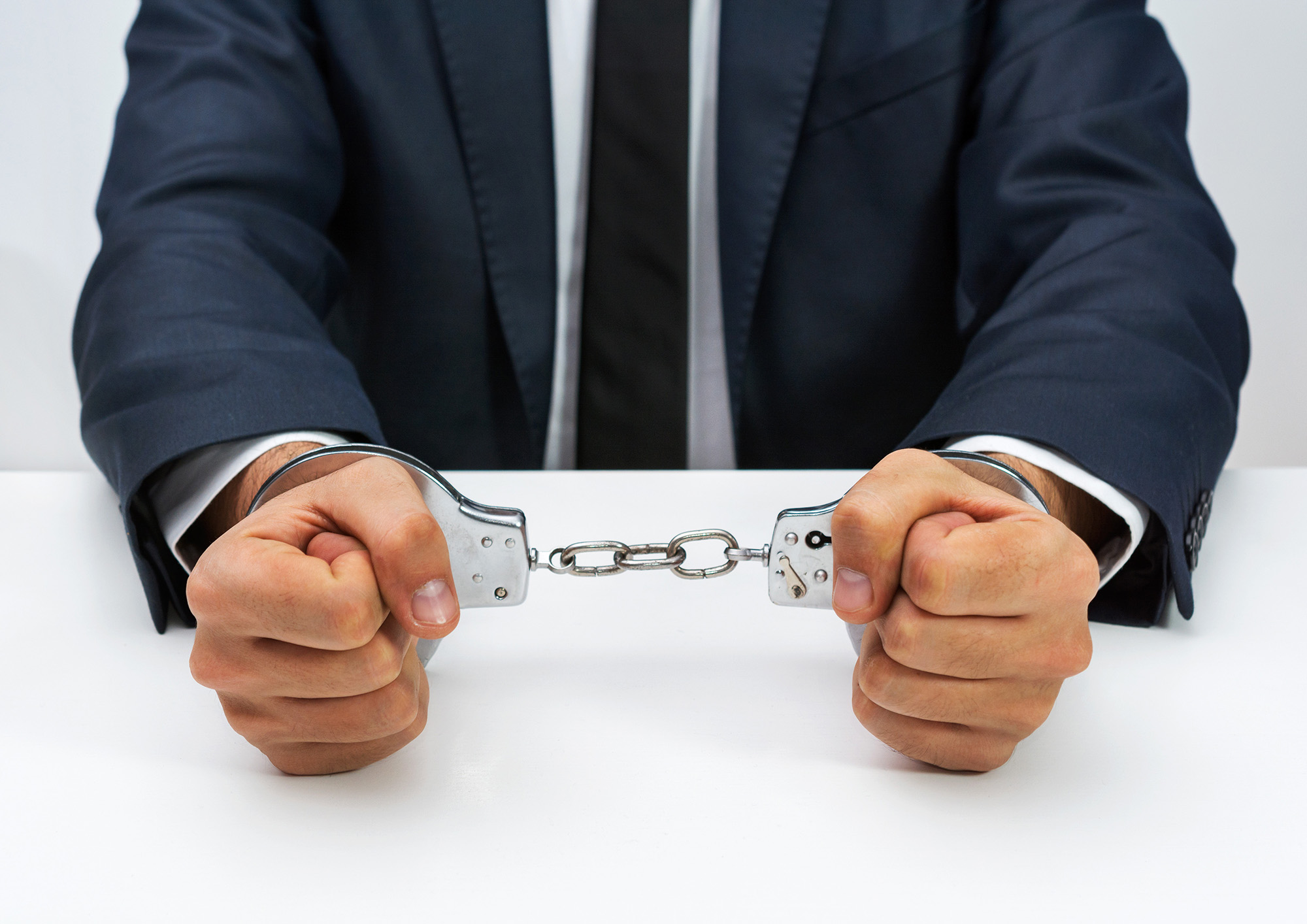 Gúzsba kötött ítélethozók?