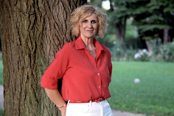 Beszélgetés Bibók Beával, az Ellopott feln?ttkor cím? kötet szerz?jével