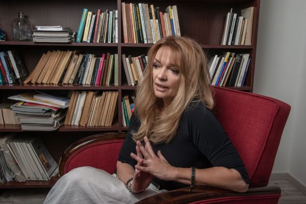 A társadalmi nárcizmus járvány tart jelenleg is, csak már nem tartjuk furcsának