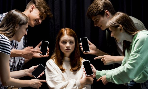 Amikor a mesterséges intelligencia a gyermekeinkre vadászik